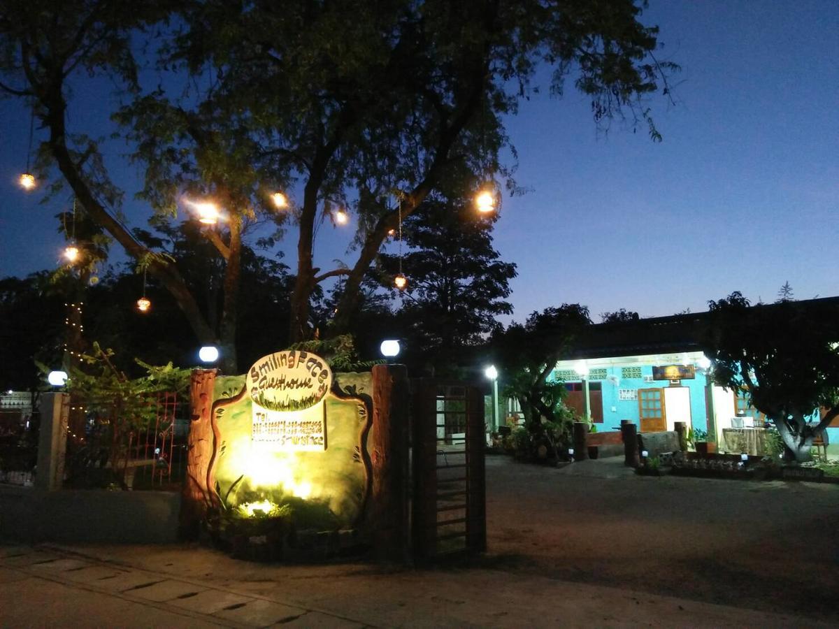 Smilingface Guesthouse Sukhothai Ngoại thất bức ảnh